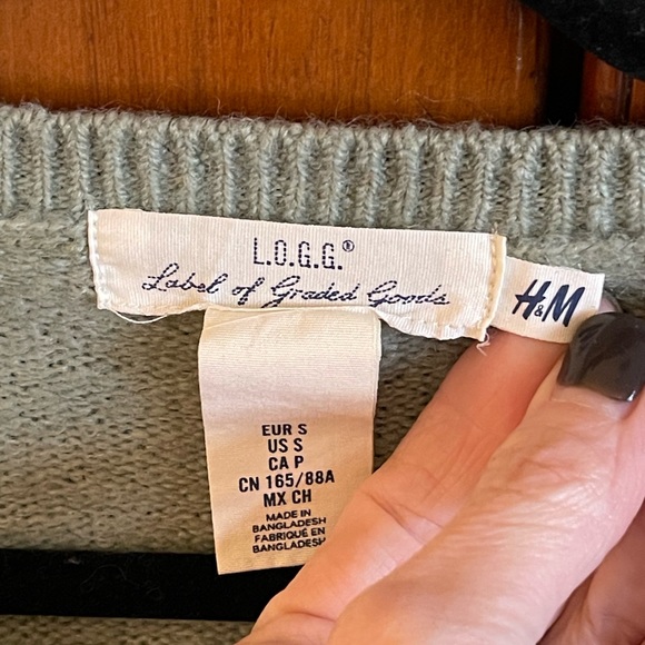 H&M Sweater - Picture 2 of 7